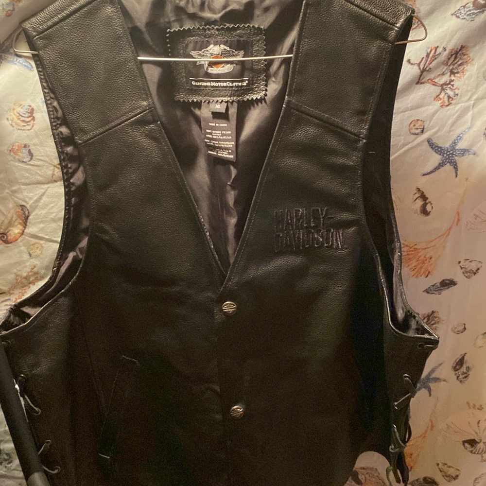 Black women’s XL Harley Davidson leather vest
